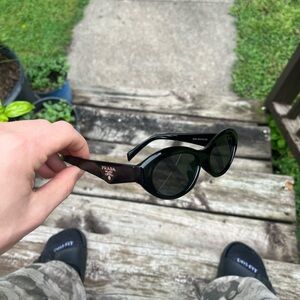 Black Sunglasses oval cat eye design prada